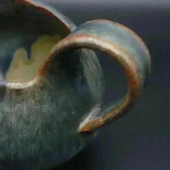 🔴💙VINTAGE CERAMIC CREAMER SIGNATURE UNDERSIDE AND BEAUTIFUL EARTHY COLORS - Picture 3 of 6